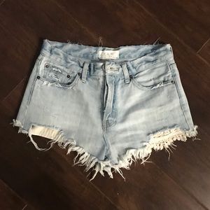 FREE PEOPLE - light wash distressed denim shorts